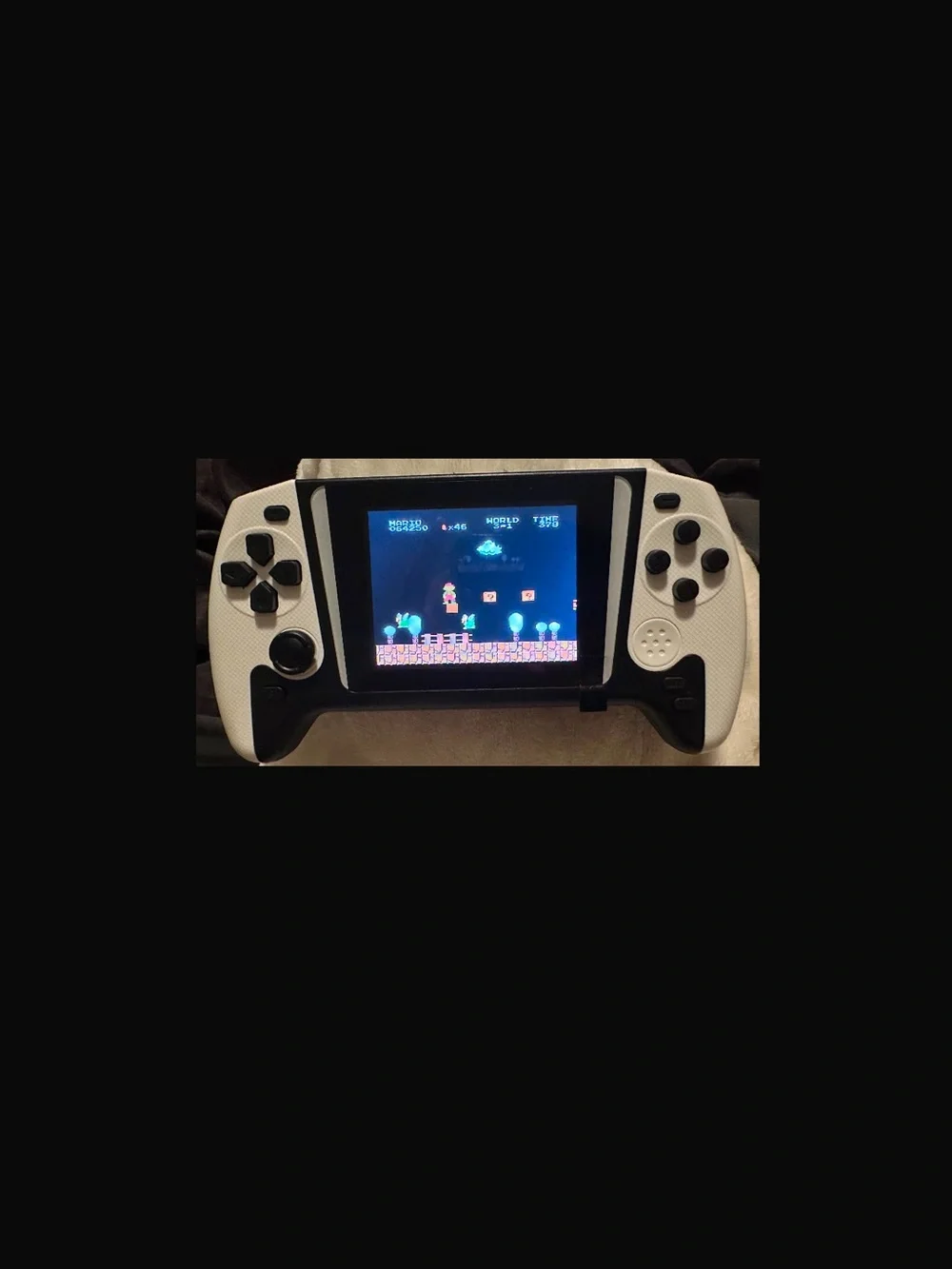 Handheld Retro Gaming Console - White with 520 Legendary games built-in.